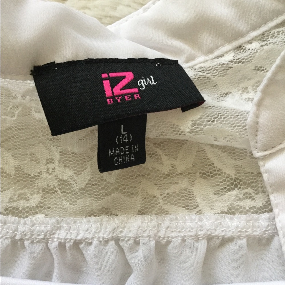 White blouse - Picture 6 of 7